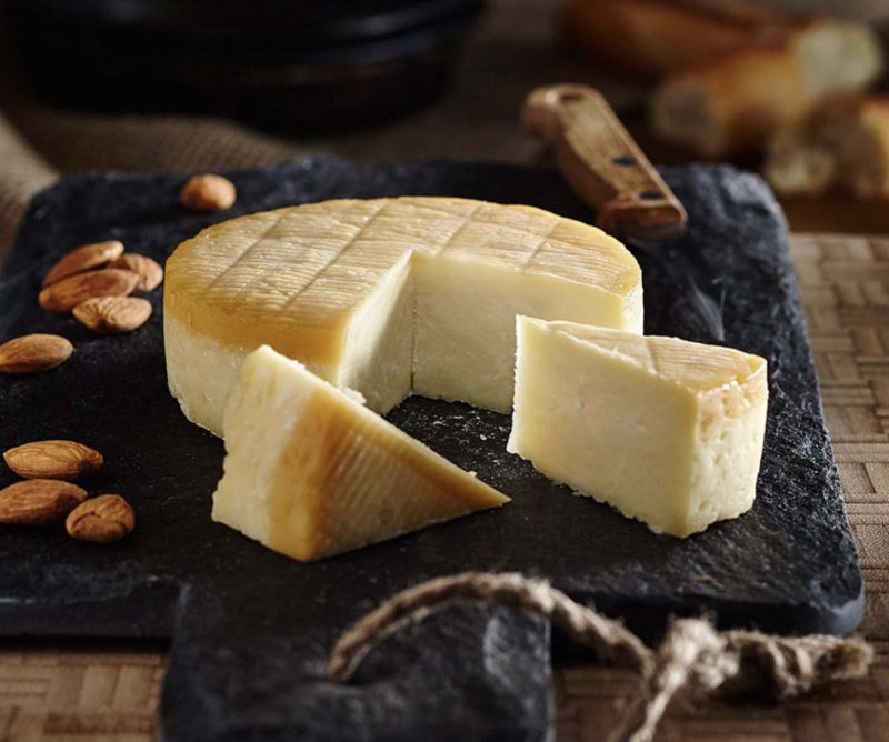 LE FUMEROLLE - cheese branding